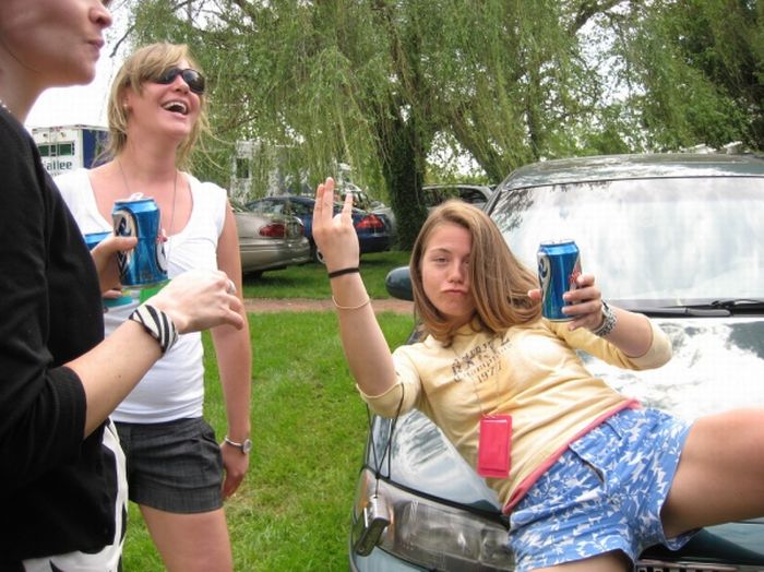 Drunk girls flashing and making fan photos
