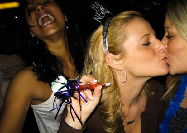 Пьяные лесбиянки увлечены качественной еблей