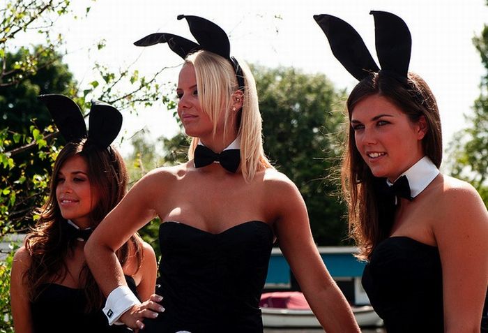 Playboy bunnies wearing pantyhose