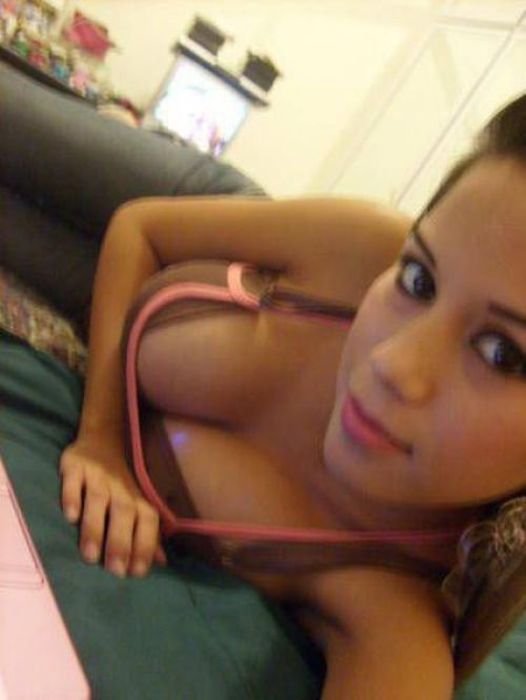 http://cdn.acidcow.com/pics/20120320/busty_girls_08.jpg