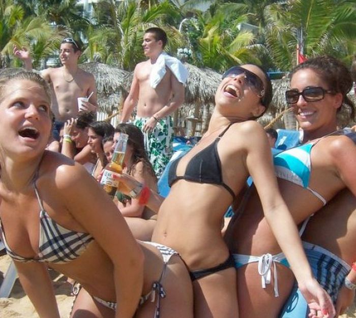 Американка после отдыха на пляже развлекается со своим мужем - порно фото