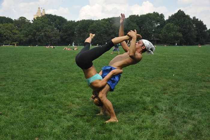 Жена устроила для мужа акробатический танец - порно фото