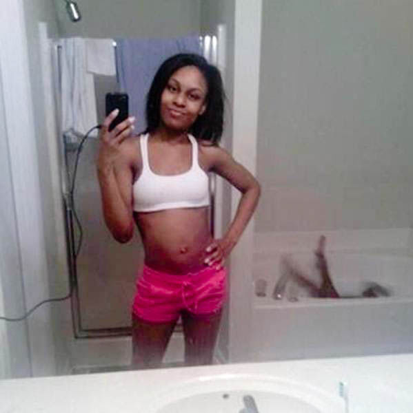 Moms Should Not Be Taking Selfies Like This 34 Pics