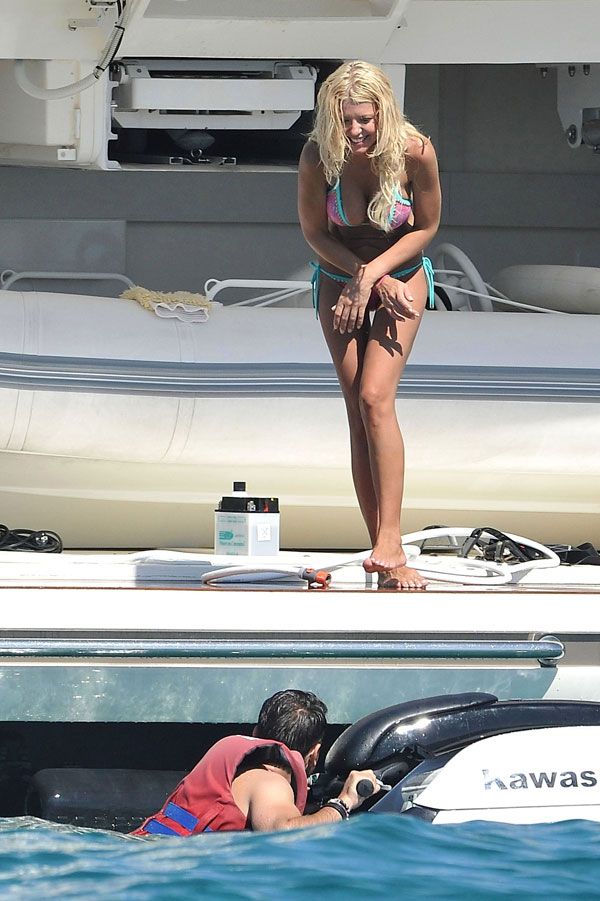 Tara Reid in bikini (11 pics)