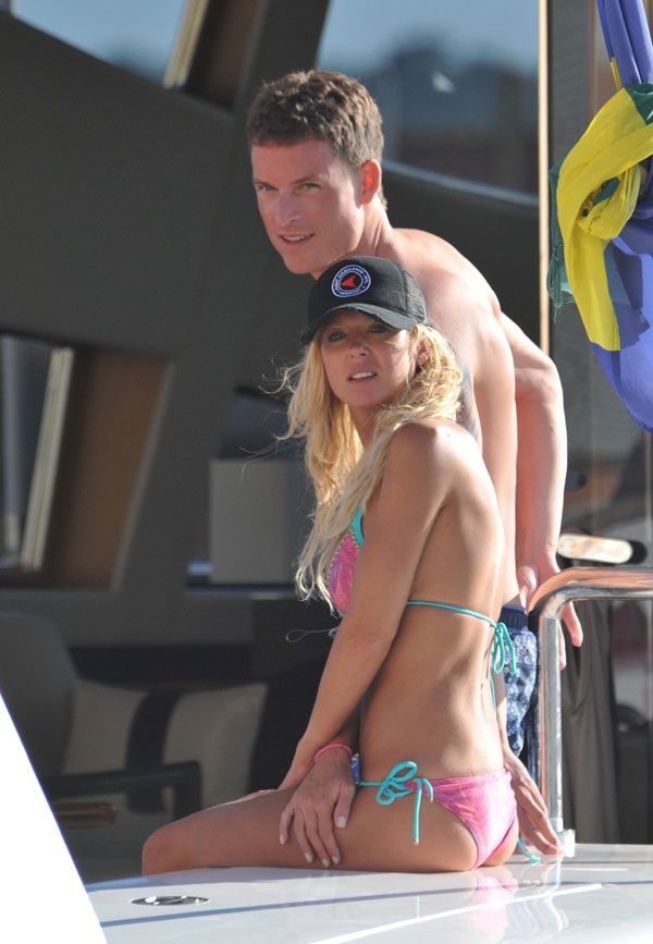Tara Reid in bikini (11 pics)