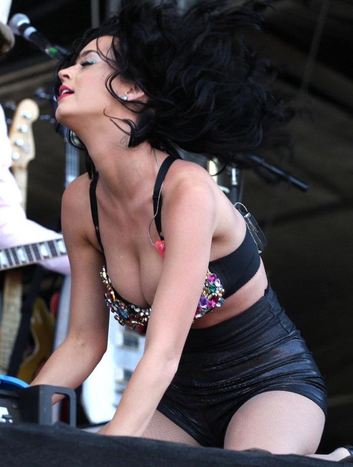 Katy Perry is hot (7 pics)