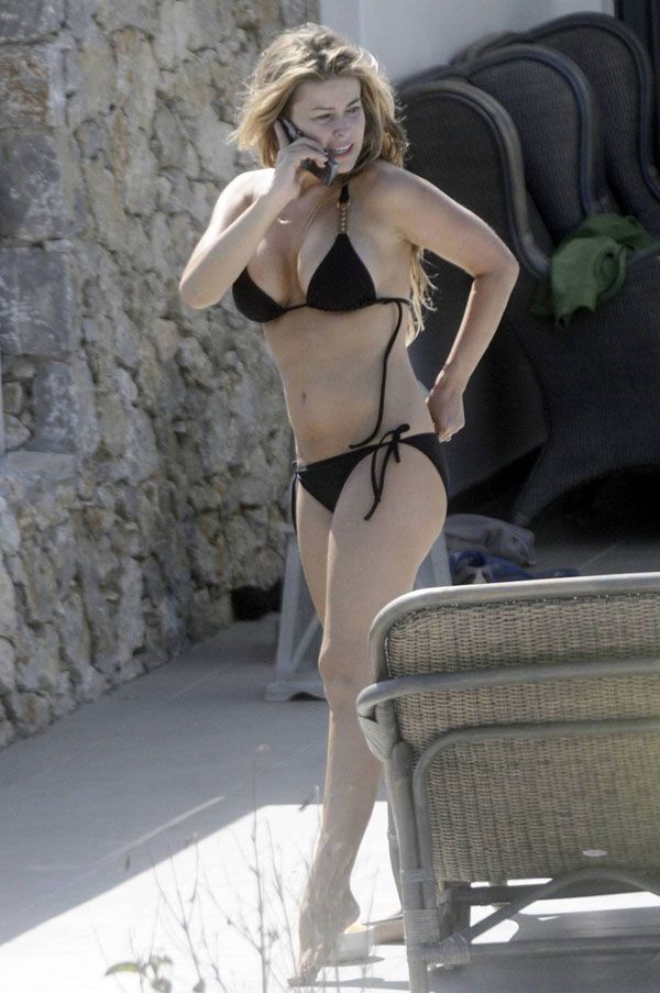 Carmen Electra in bikini (8 pics)