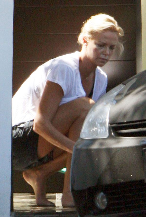 Charlize Theron washing her car (6 pics)