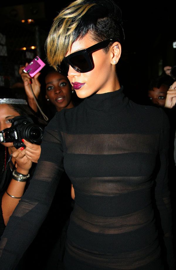 Rihanna (9 pics)