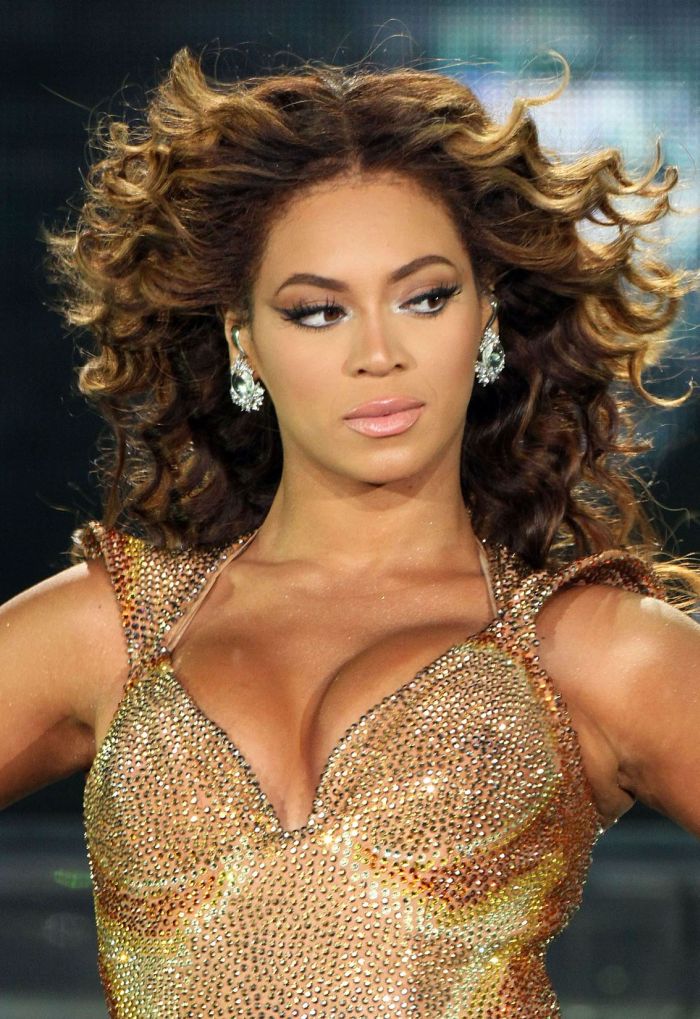 Beyonce Got Cleavage (7 pics)