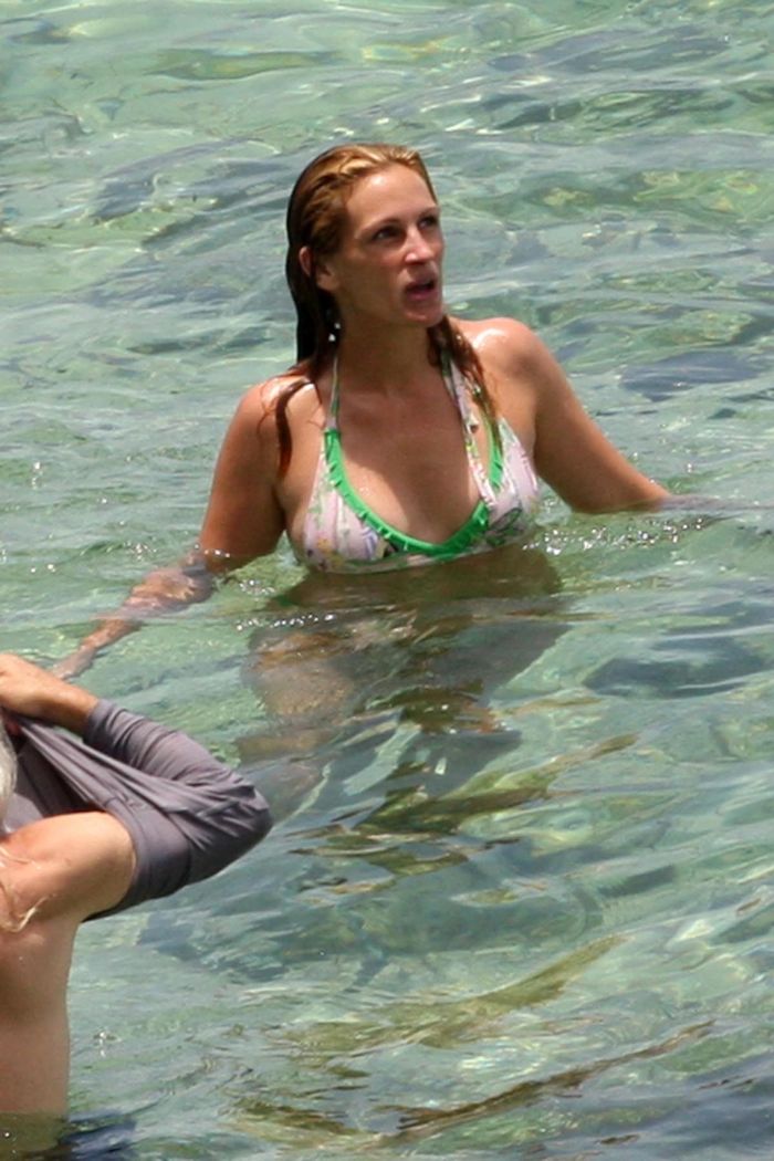 Julia Roberts In Bikini (6 pics)