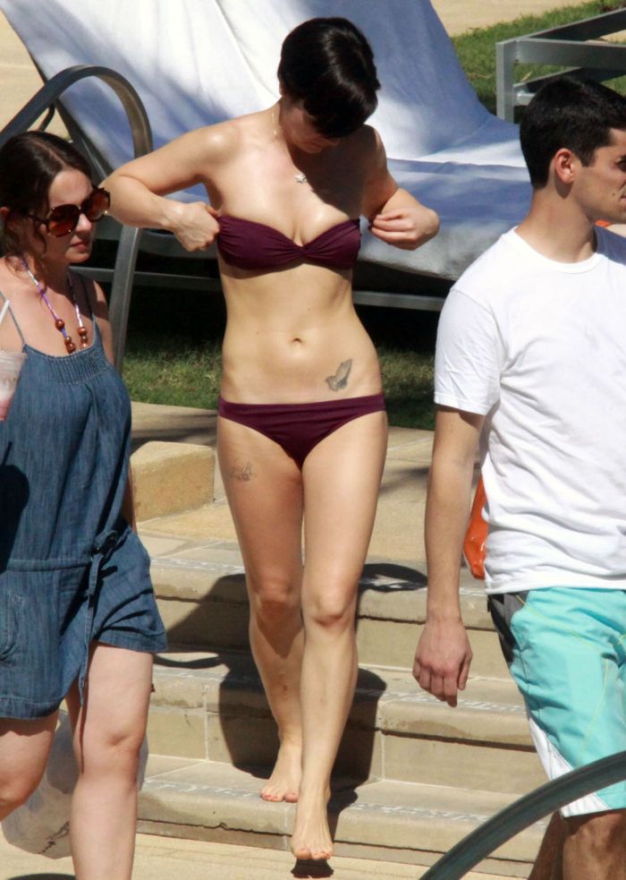 Christina Ricci in Bikini (8 pics)