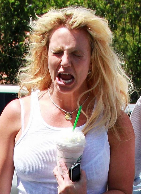 Britney Spears Acts Stupid (12 pics)