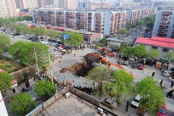 Road Collapse in China (6 pics)