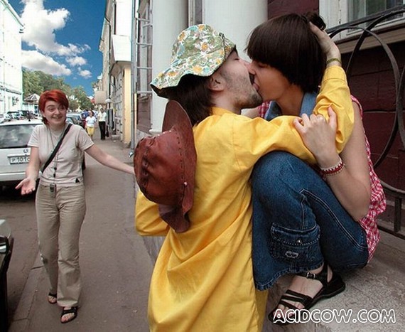 There is no Love Without Kisses (25 pics)