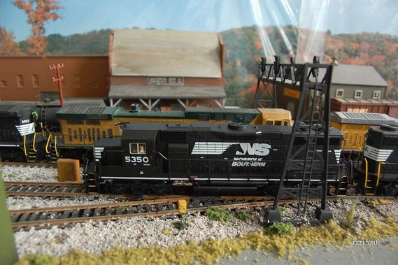 Scale Model Train and Model Railroad (54 pics)