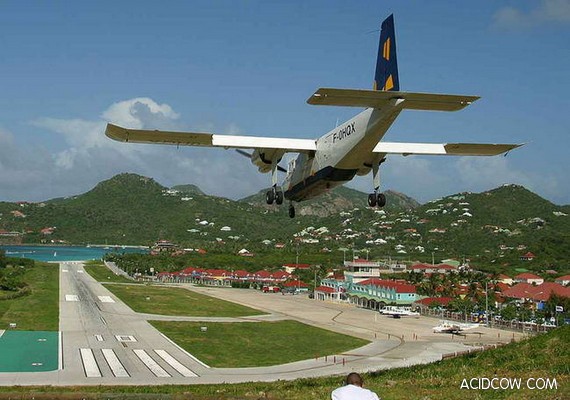 The Most Dangerous Landing Runways in the World (24 pics)