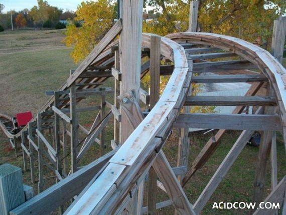 Self-made roller coaster (57 photos)