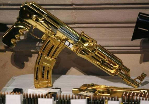 Gold Weapons of a Mexican Drug Lord (3 photos)