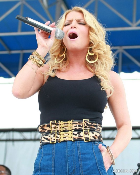 Jessica Simpson Gained Some Weight (10 pics)