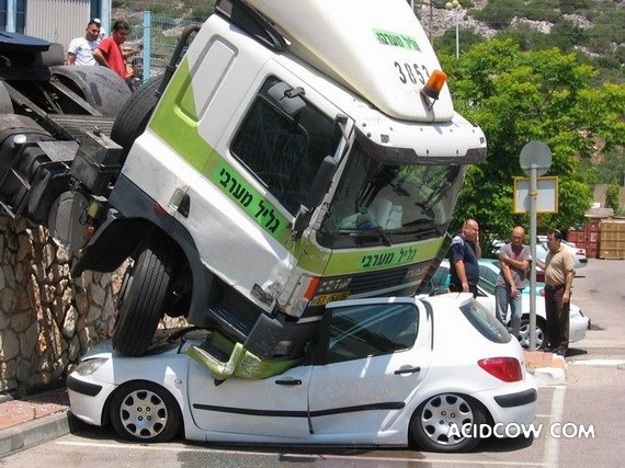 Unusual crash (3 pics)