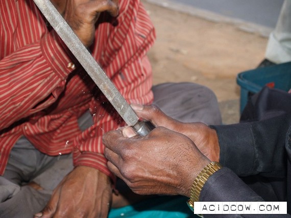 The street dentist in India (13 pics)