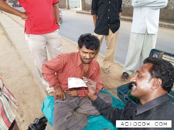 The street dentist in India (13 pics)