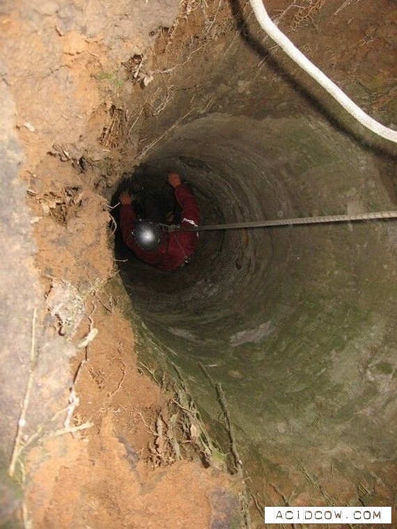 Hole near Kharkov (9 pics)