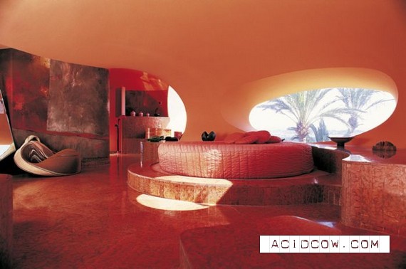 Pierre Cardin’s Bubble House (8 pics)