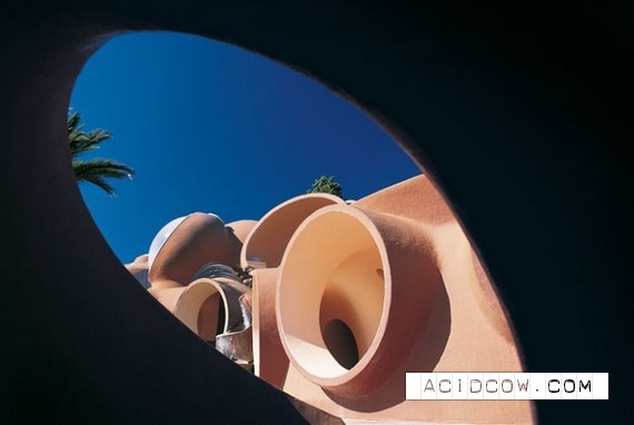 Pierre Cardin’s Bubble House (8 pics)