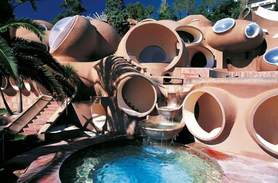 Pierre Cardin’s Bubble House (8 pics)