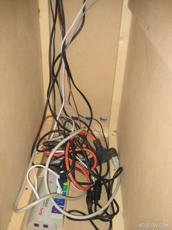 How to Hide Your Workplace (10 pics)