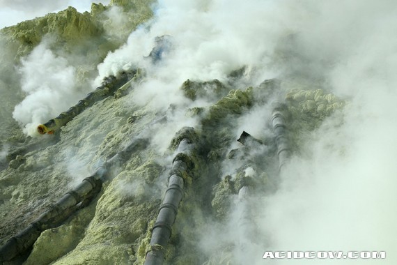 Volcanic Lava Tubes (17 pics)