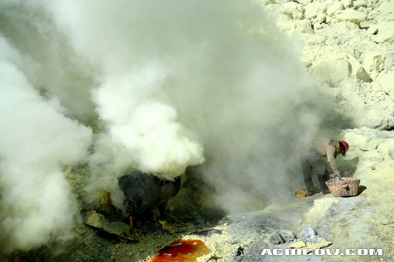 Volcanic Lava Tubes (17 pics)