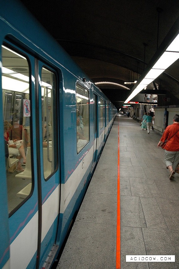 Montreal Metro (30 pics)