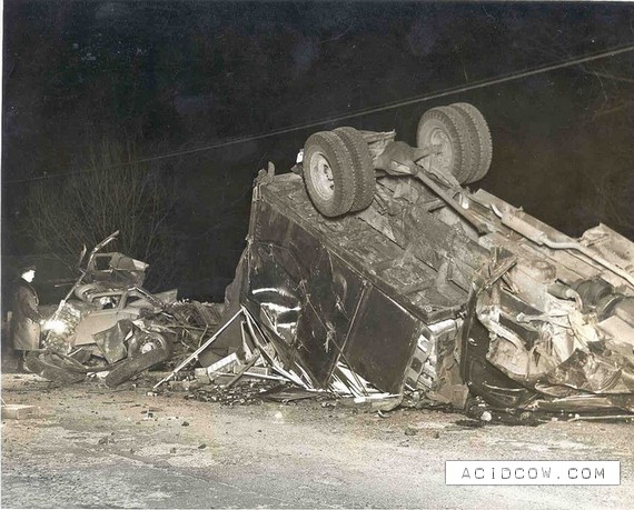 Classic car crash (26 pics)