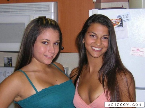 The Best Cleavages Ever (94 pics)