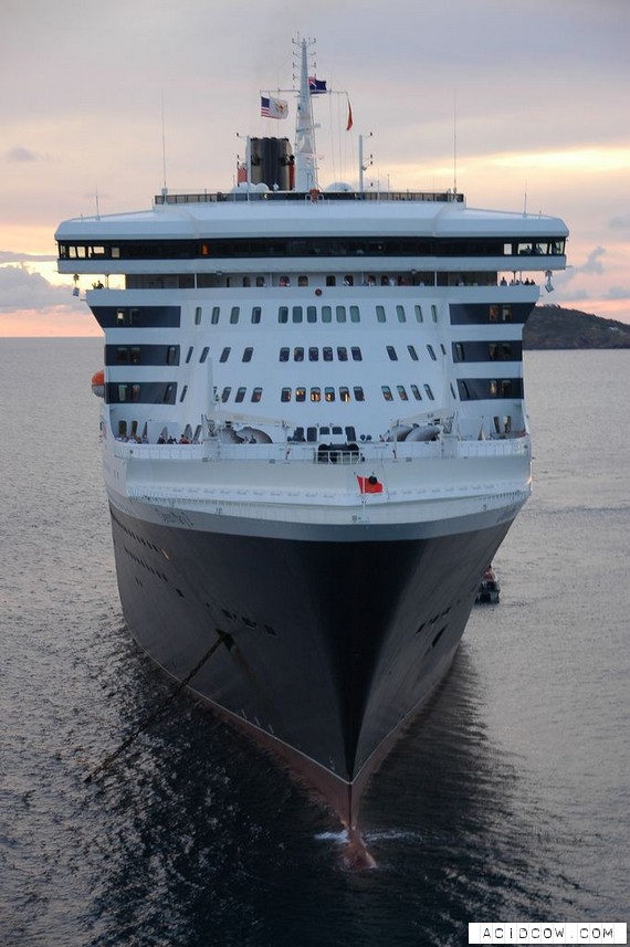 The Cunard Liner Queen Mary 2 (28 pics)