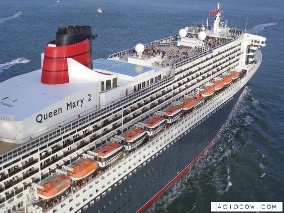 The Cunard Liner Queen Mary 2 (28 pics)