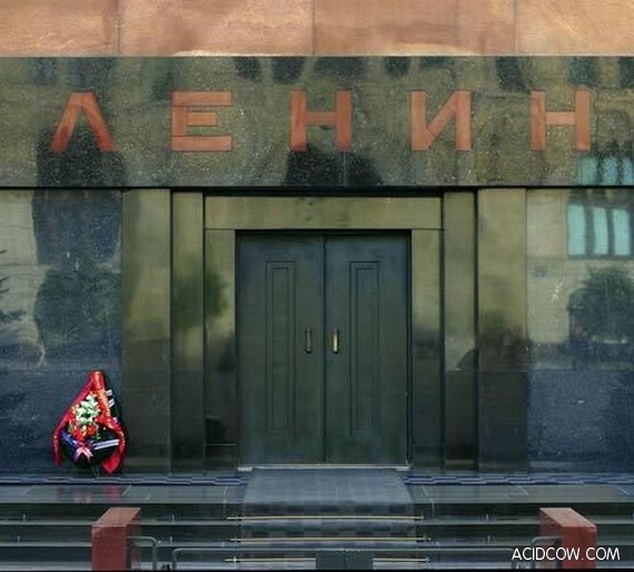 Body Of Famous Soviet Symbol - Lenin (11 pics)