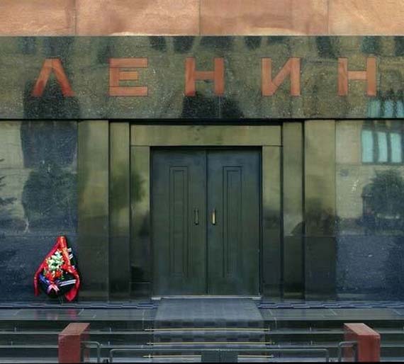 Body Of Famous Soviet Symbol - Lenin (11 pics)