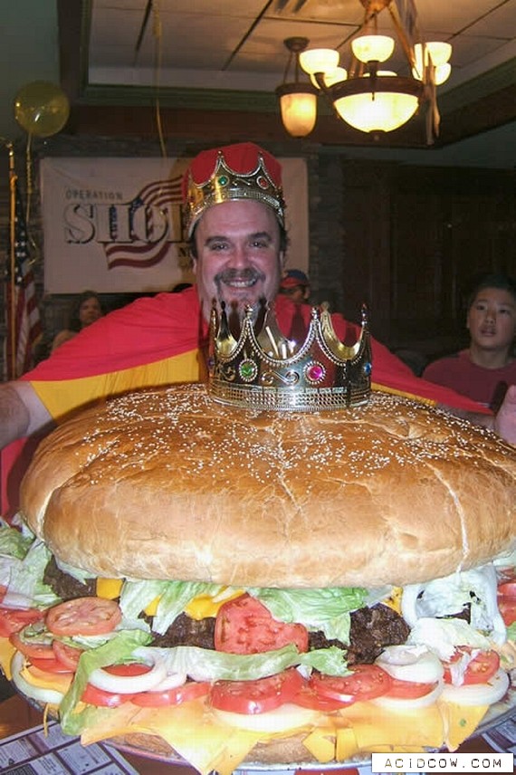 The biggest hamburger in the world! (19 pics)