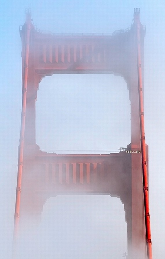 Golden Gate Bridge in Fog (7 pics)