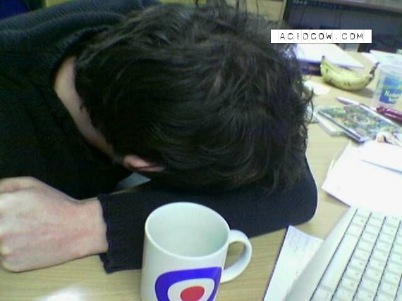 Sleeping at work (14 pics)
