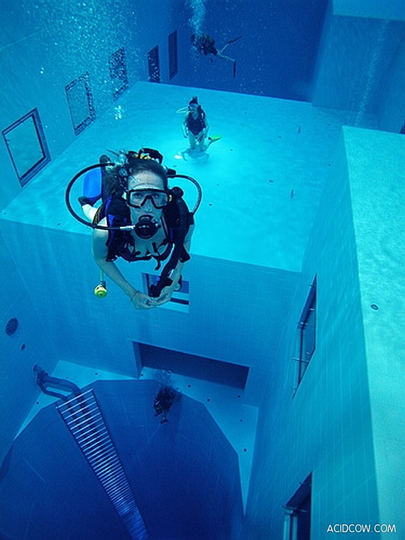 The Deepest Diving Pool in the World (10 pics)