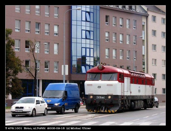 Old Trains Are Moving to the Cities (9 pics)