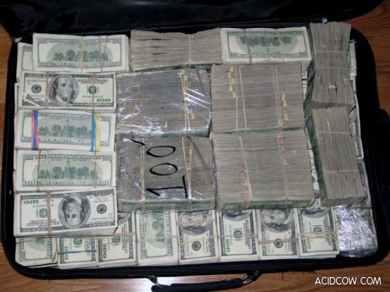Confiscated Money of Mexican Drug Lords (10 pics)