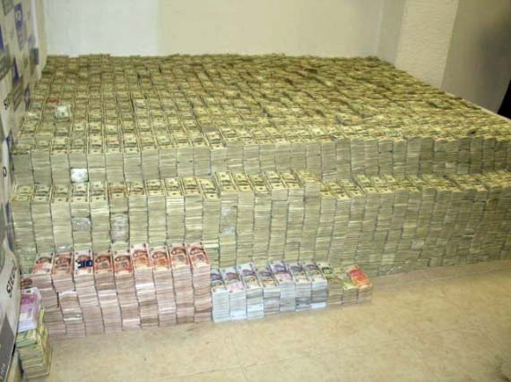 Confiscated Money of Mexican Drug Lords (10 pics)