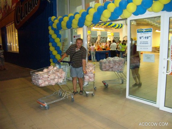 Chicken Sale in Ukrainian Supermarket (13 pics)