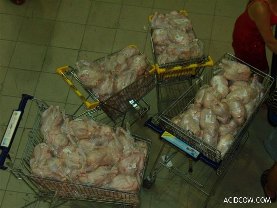 Chicken Sale in Ukrainian Supermarket (13 pics)